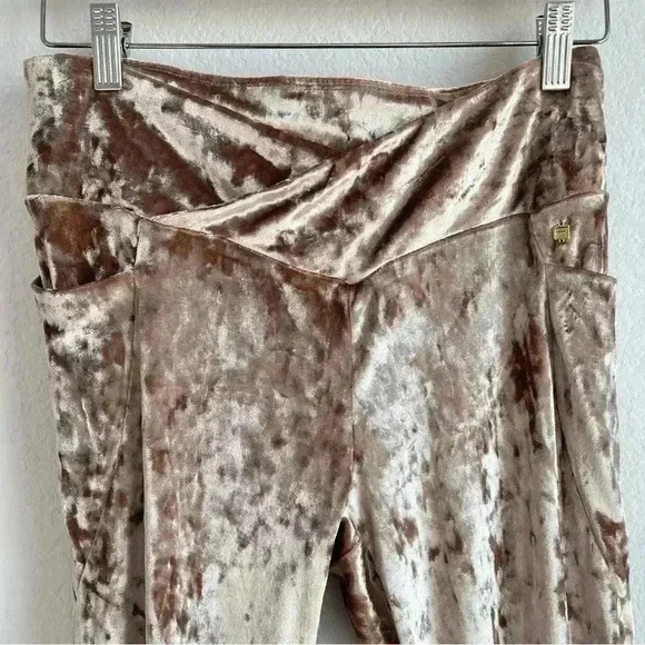 Fabletics Women’s Teddy High Waisted Velour Crossover Leggings Size L NWT - Picture 9 of 11